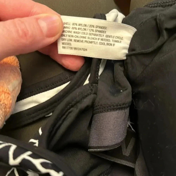NWOT Diane Von Furstenberg for Target black & white design sports bra size M - Picture 4 of 5